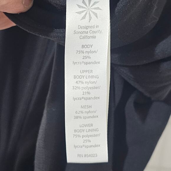 Athleta Salutation 7/8 Color Block Black Mesh Leggings Size Small - Picture 3 of 6